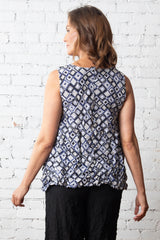 Crimped Crepe Geometric Print V-Neck Tank- 115126 - Size L