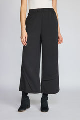 Solid Crossroads Pants by Olivia by Habitat in Black