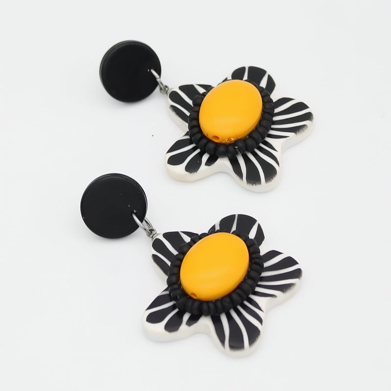 Bumble Blossom Daisy Earrings