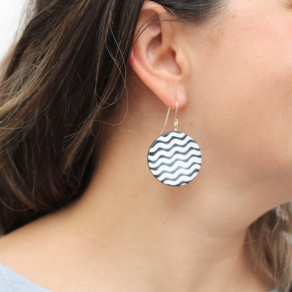 Black and White Wavy Resin Disc Earrings