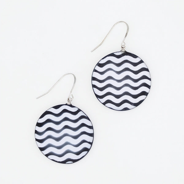 Black and White Wavy Resin Disc Earrings