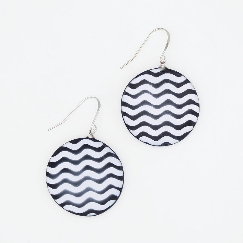 Black and White Wavy Resin Disc Earrings